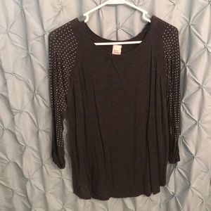 3/4 length sleeve shirt